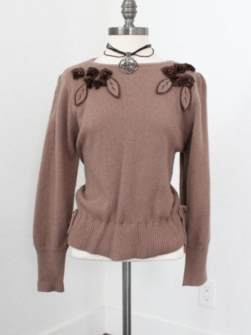 vintage 90s cottage brown sweater with flower details